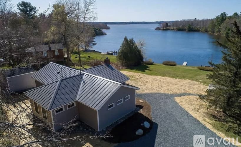 Ellsworth House: 641 Mariaville Rd