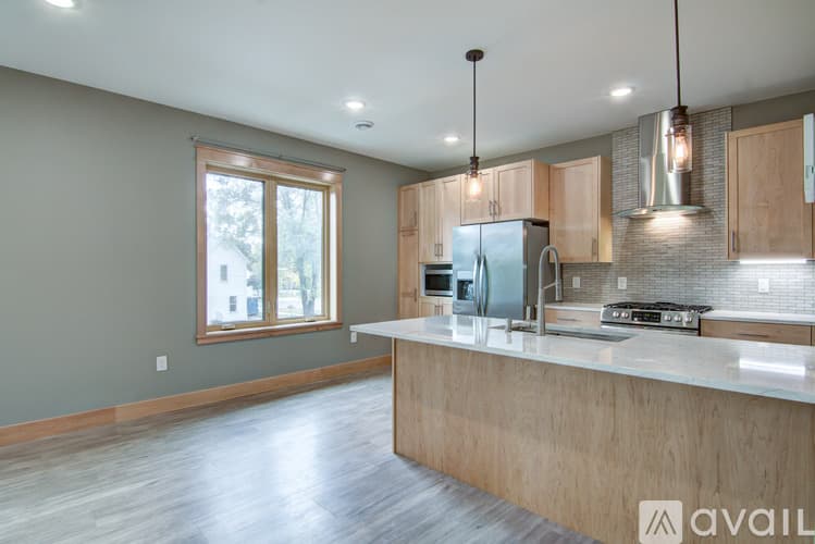 Eau Claire Apartment: 2136 4th St