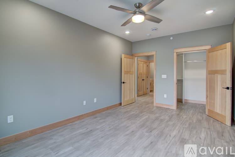 Eau Claire Apartment: 2136 4th St