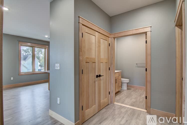 Eau Claire Apartment: 2136 4th St
