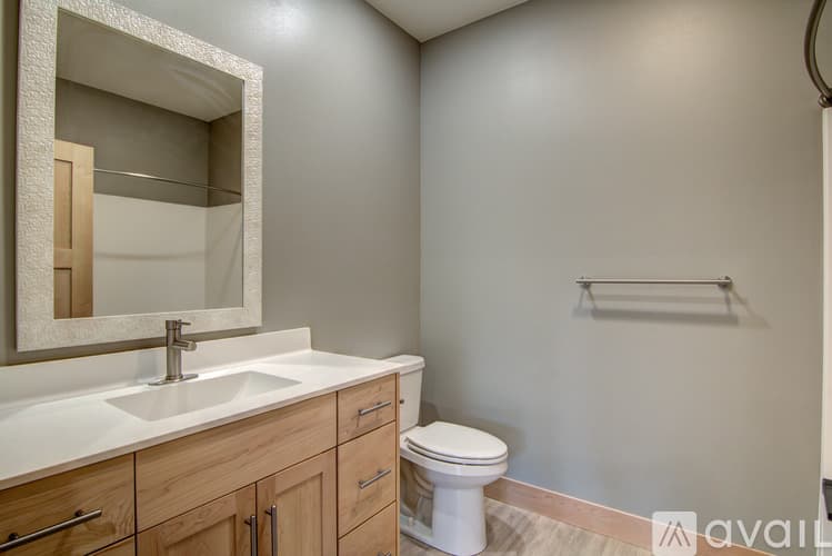 Eau Claire Apartment: 2136 4th St