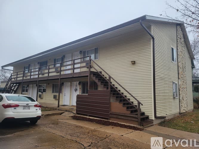 La Crosse Apartment: 425 10th St N