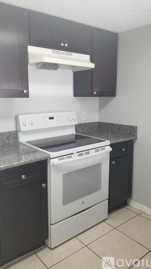 Spring Hill Apartment: 7949 Pinehurst Dr