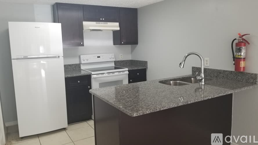 Spring Hill Apartment: 7949 Pinehurst Dr