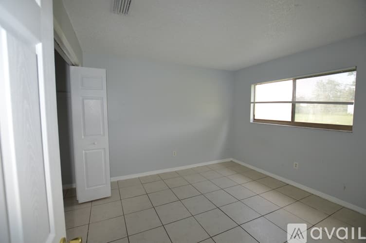 Spring Hill Apartment: 7949 Pinehurst Dr