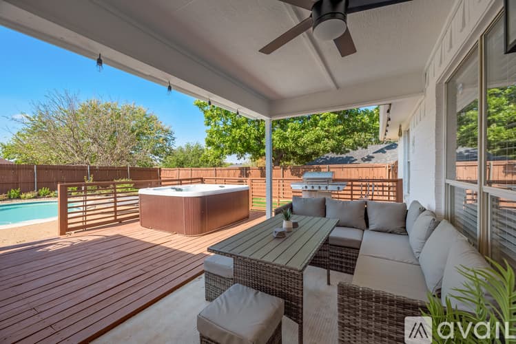 North Richland Hills House: 7512 Brentwood Ct
