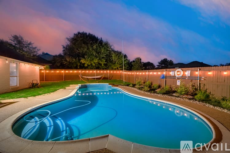 North Richland Hills House: 7512 Brentwood Ct