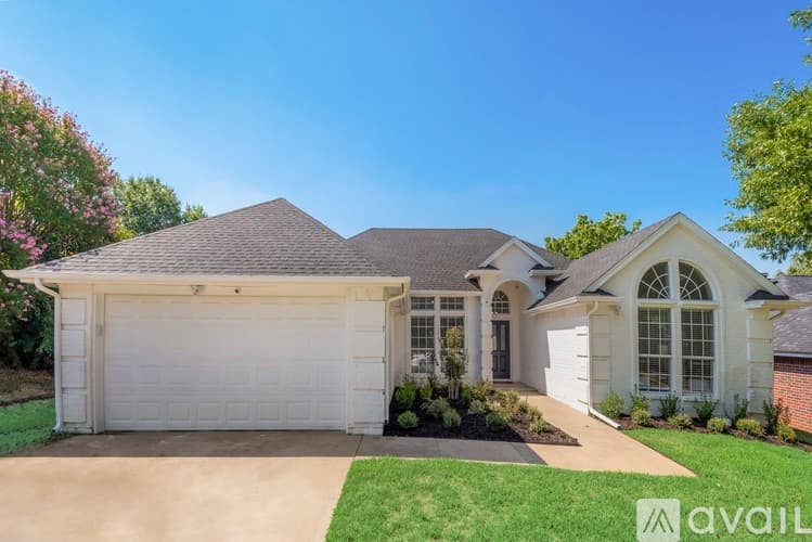 North Richland Hills House: 7512 Brentwood Ct