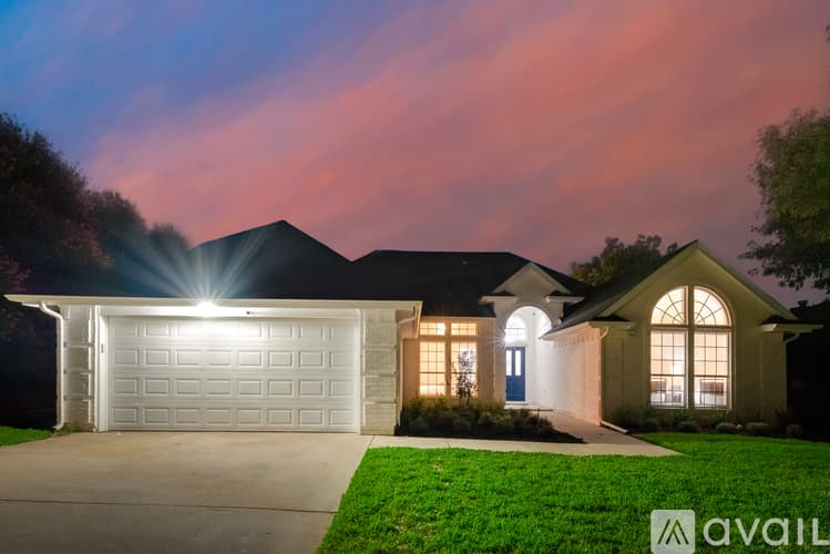 North Richland Hills House: 7512 Brentwood Ct