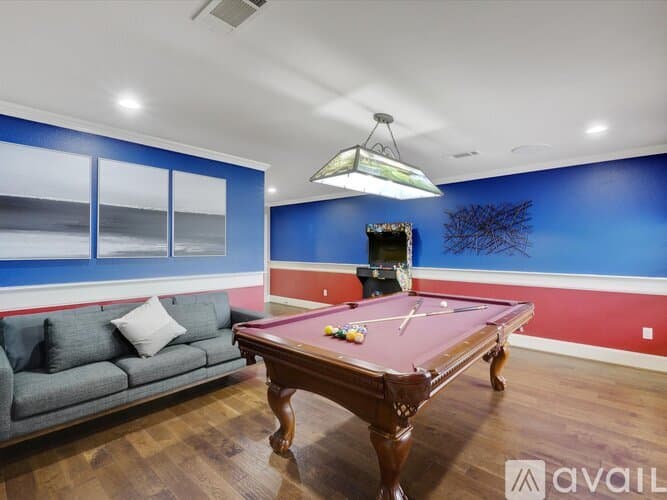 Kennedale House: 621 Wildcat Way