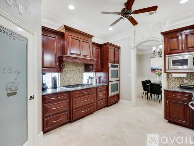 Kennedale House: 621 Wildcat Way