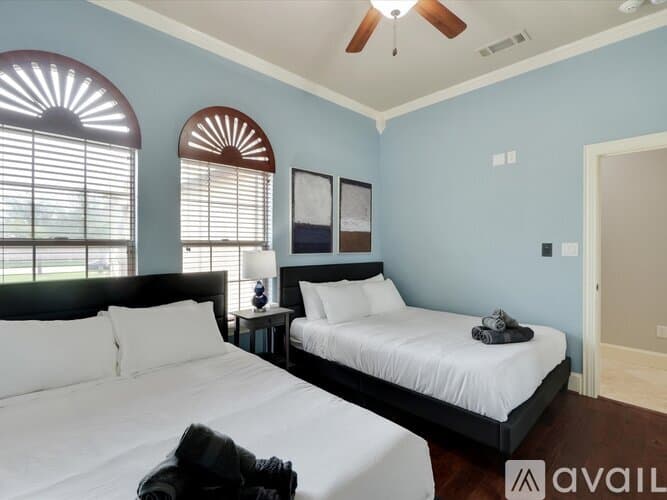 Kennedale House: 621 Wildcat Way