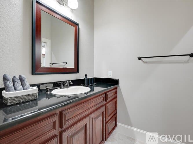 Kennedale House: 621 Wildcat Way