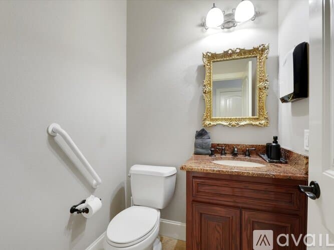 Kennedale House: 621 Wildcat Way