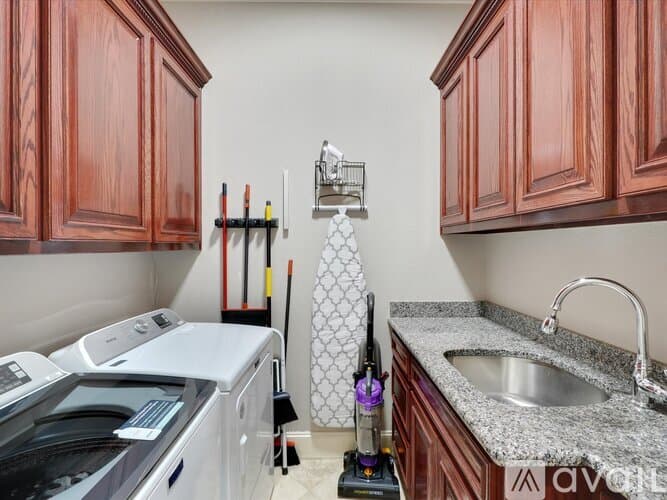 Kennedale House: 621 Wildcat Way