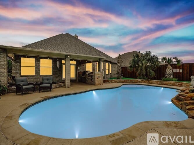 Kennedale House: 621 Wildcat Way