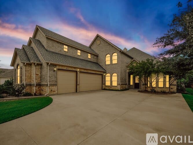 Kennedale House: 621 Wildcat Way