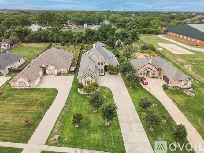 Kennedale House: 621 Wildcat Way