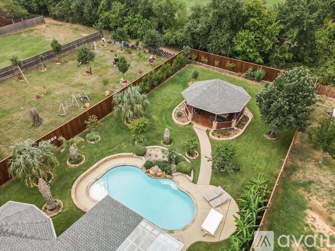 Kennedale House: 621 Wildcat Way