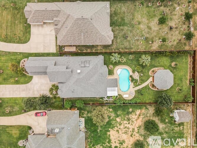 Kennedale House: 621 Wildcat Way