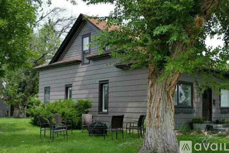 Cody House: 1401 Salsbury Avenue