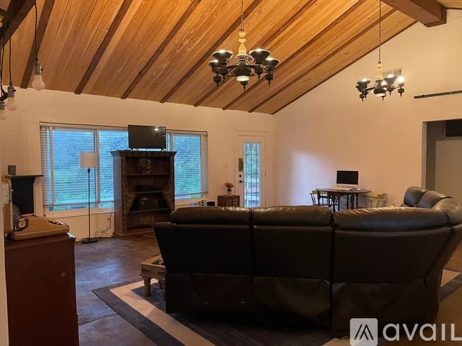 Tampa House: 411 West Flora Street