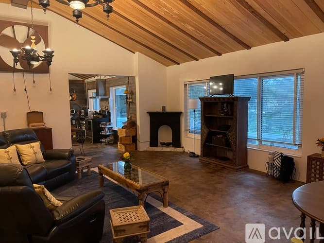 Tampa House: 411 West Flora Street
