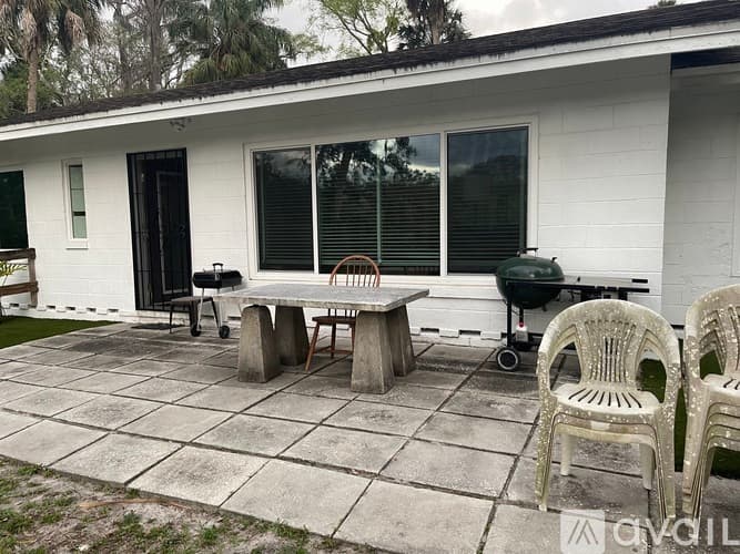Tampa House: 411 West Flora Street