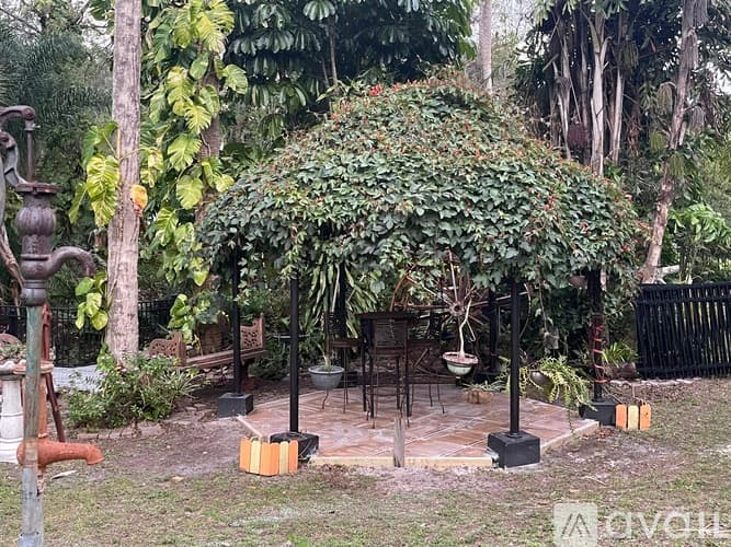 Tampa House: 411 West Flora Street