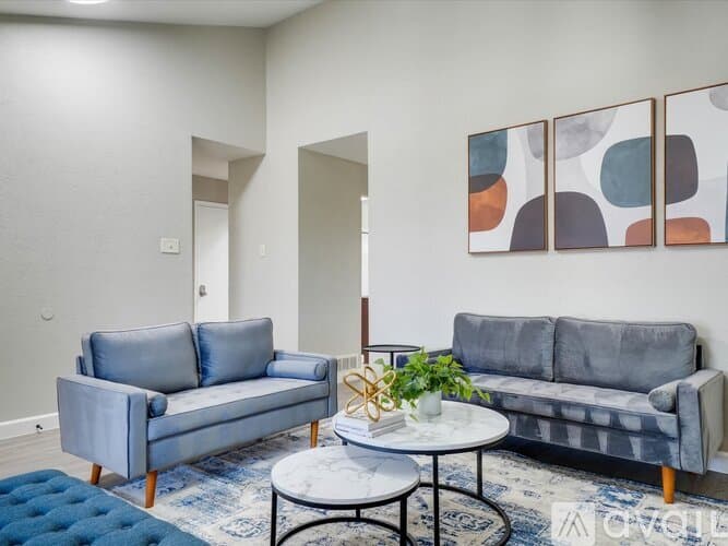 Lewisville House: 1725 Canterbury Ln