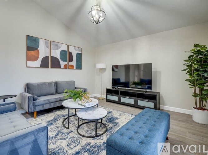Lewisville House: 1725 Canterbury Ln