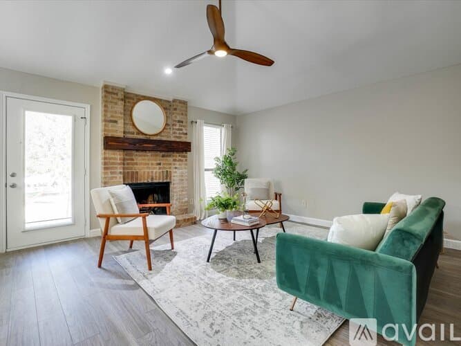 Lewisville House: 1725 Canterbury Ln