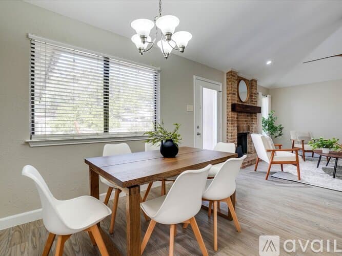Lewisville House: 1725 Canterbury Ln