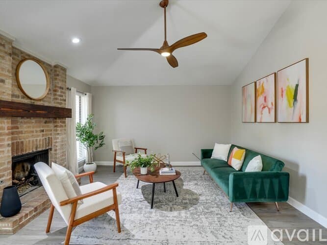 Lewisville House: 1725 Canterbury Ln