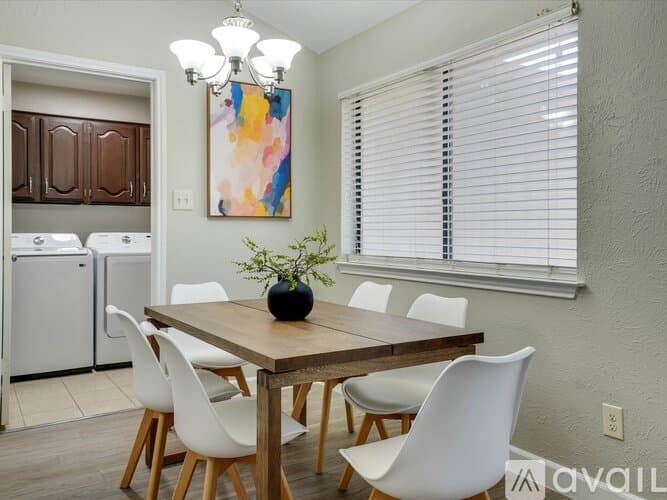 Lewisville House: 1725 Canterbury Ln