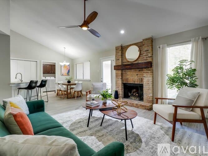 Lewisville House: 1725 Canterbury Ln