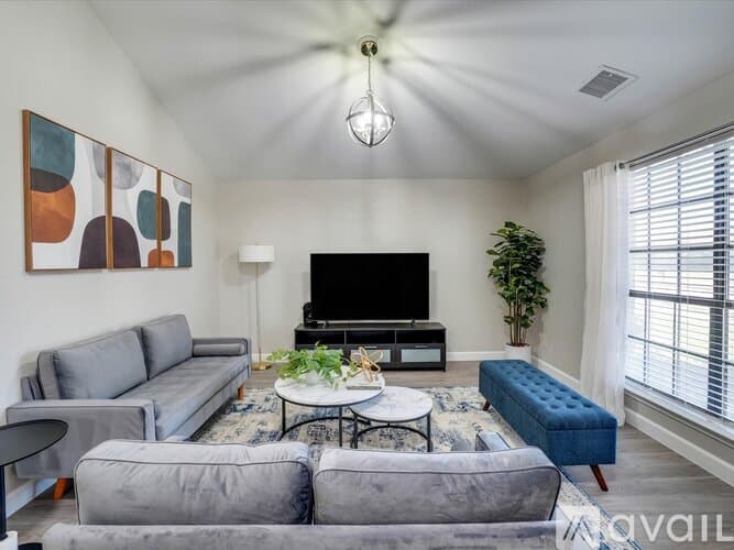 Lewisville House: 1725 Canterbury Ln