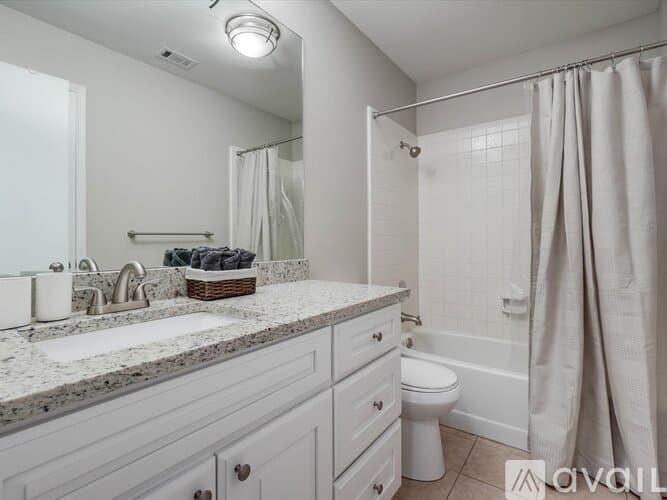 Lewisville House: 1725 Canterbury Ln