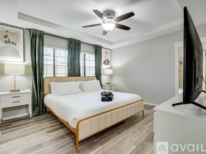 Lewisville House: 1725 Canterbury Ln