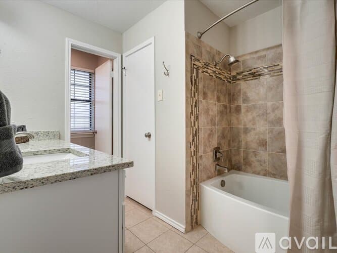 Lewisville House: 1725 Canterbury Ln