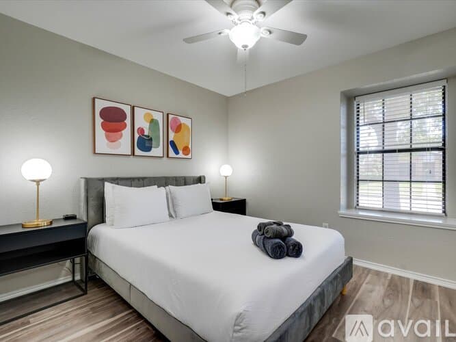 Lewisville House: 1725 Canterbury Ln