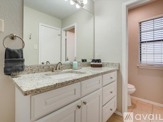 Lewisville House: 1725 Canterbury Ln