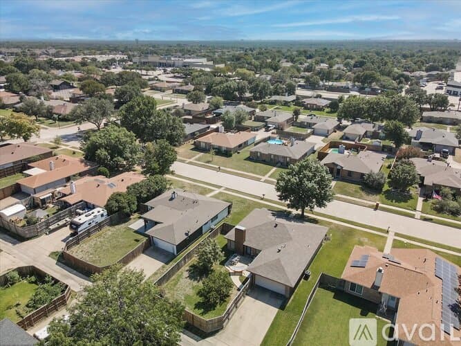 Lewisville House: 1725 Canterbury Ln