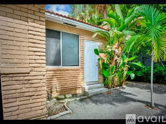 Miami Beach Apartment: 9065 Harding Avenue