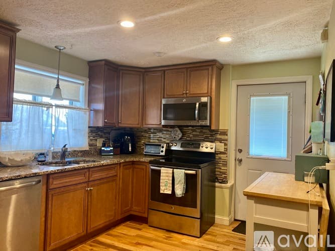 Salisbury Condo: 7 Shea St