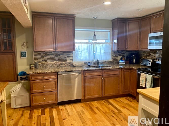 Salisbury Condo: 7 Shea St