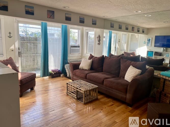Salisbury Condo: 7 Shea St