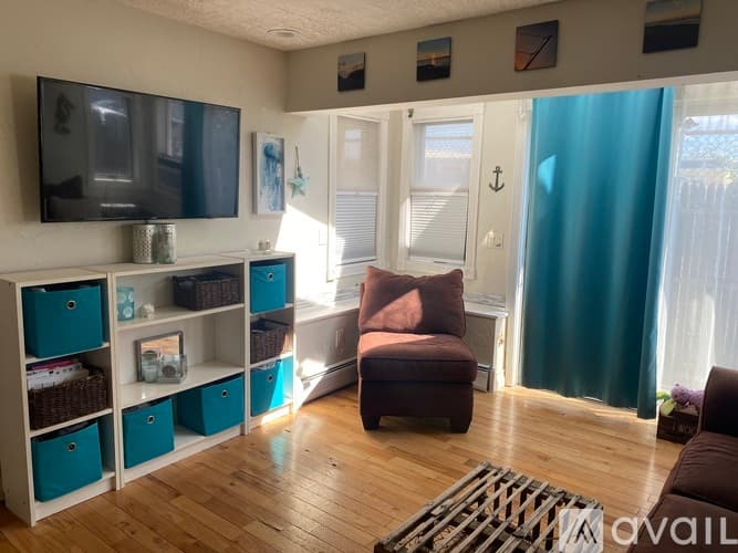 Salisbury Condo: 7 Shea St