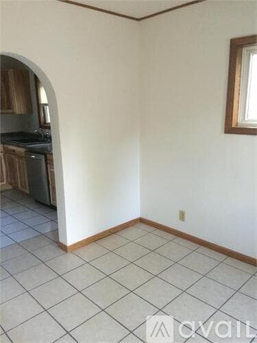 Eau Claire House: 909 Lakeside Ave