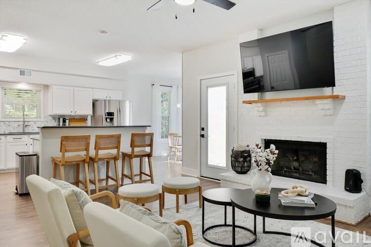 Flower Mound House: 2200 Glenbrook St